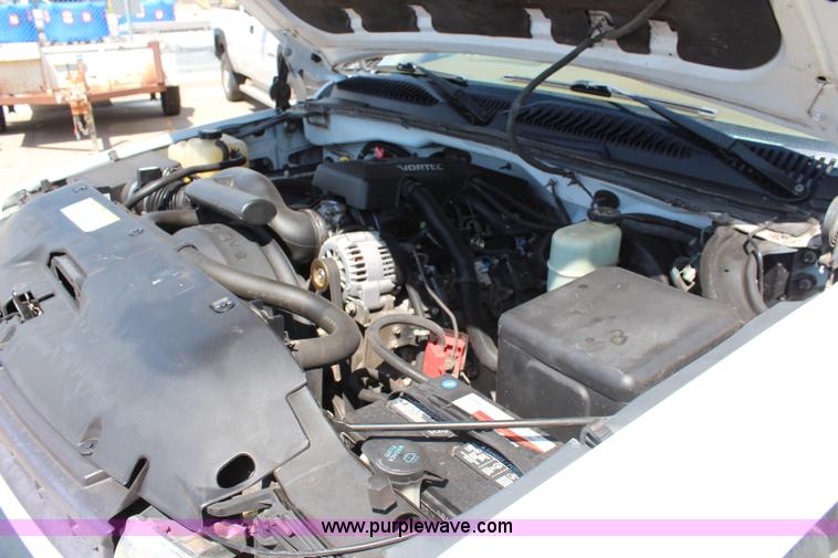 image for item J2018 1999 Chevrolet Silverado 1500 pickup truck