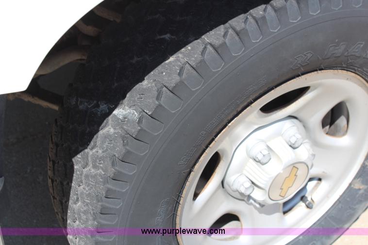 image for item J2018 1999 Chevrolet Silverado 1500 pickup truck