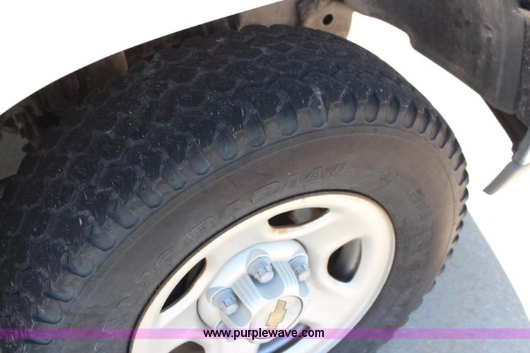 image for item J2018 1999 Chevrolet Silverado 1500 pickup truck