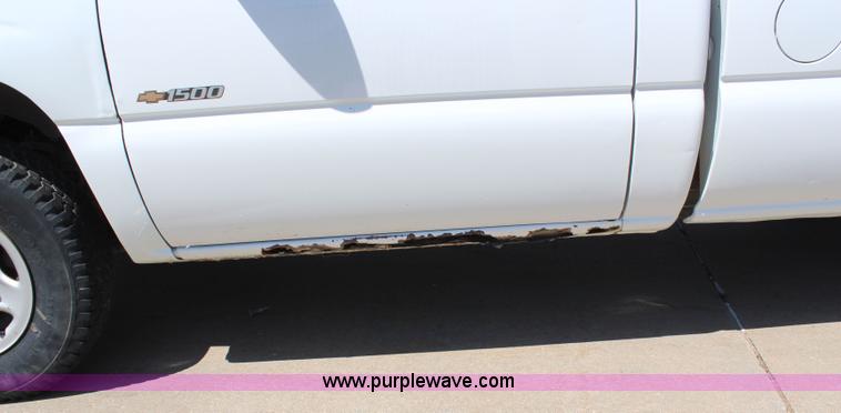 image for item J2018 1999 Chevrolet Silverado 1500 pickup truck