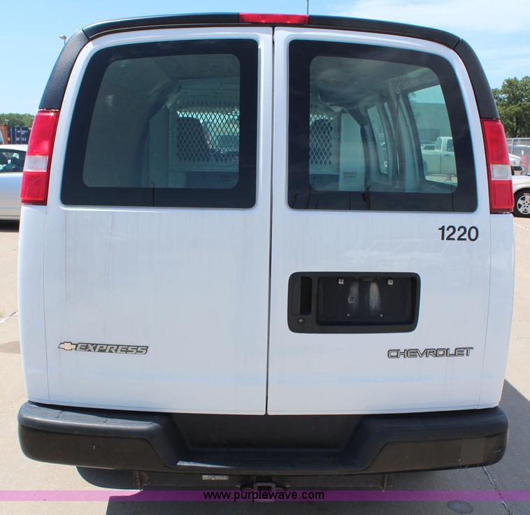 image for item J2019 2006 Chevrolet Express 3500 Cargo van