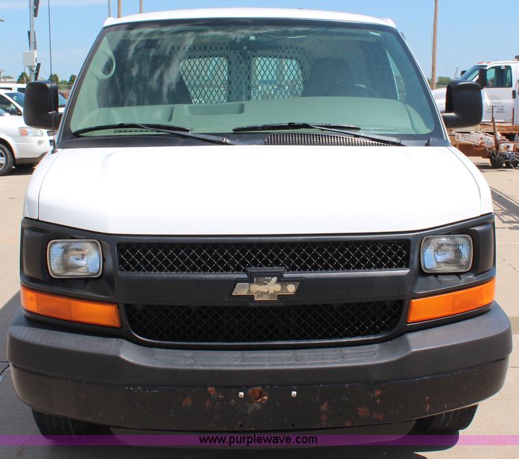 image for item J2019 2006 Chevrolet Express 3500 Cargo van