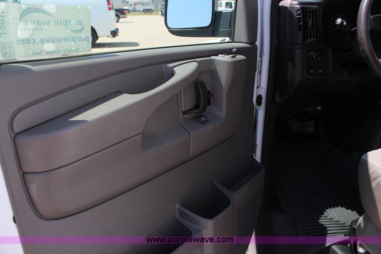 image for item J2019 2006 Chevrolet Express 3500 Cargo van