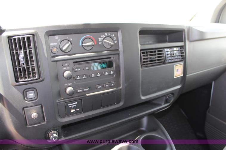 image for item J2019 2006 Chevrolet Express 3500 Cargo van
