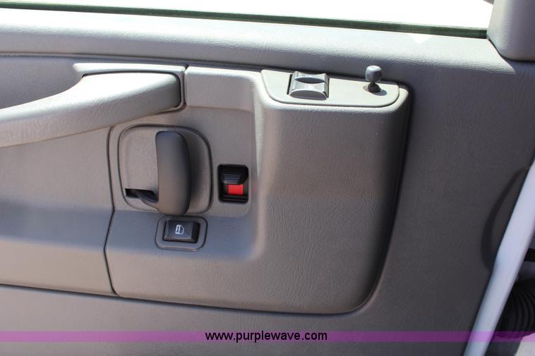 image for item J2019 2006 Chevrolet Express 3500 Cargo van