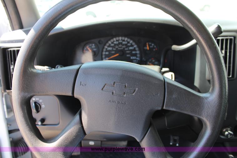 image for item J2019 2006 Chevrolet Express 3500 Cargo van