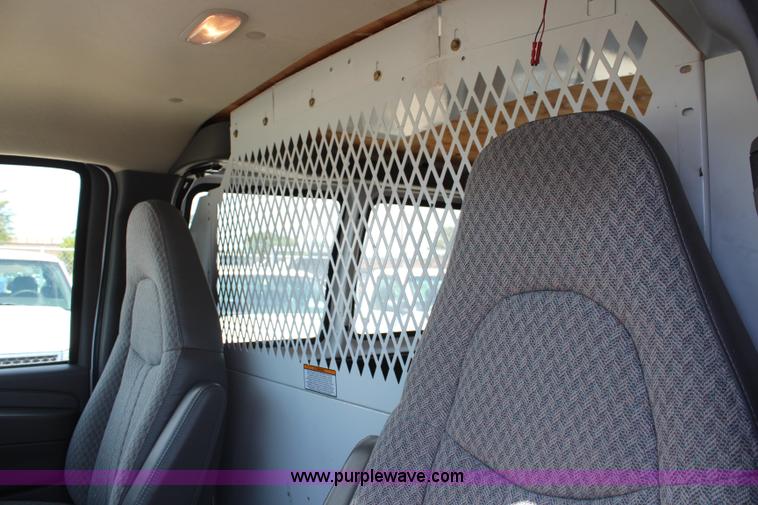 image for item J2019 2006 Chevrolet Express 3500 Cargo van