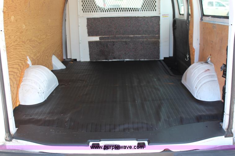 image for item J2019 2006 Chevrolet Express 3500 Cargo van