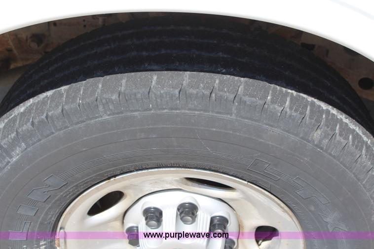 image for item J2019 2006 Chevrolet Express 3500 Cargo van