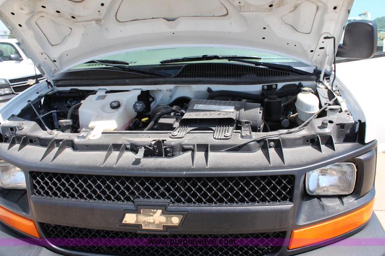 image for item J2019 2006 Chevrolet Express 3500 Cargo van