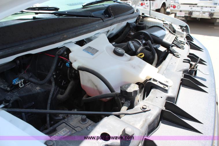 image for item J2019 2006 Chevrolet Express 3500 Cargo van