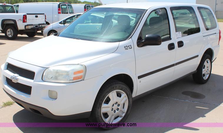 image for item J2020 2006 Chevrolet Uplander cargo van