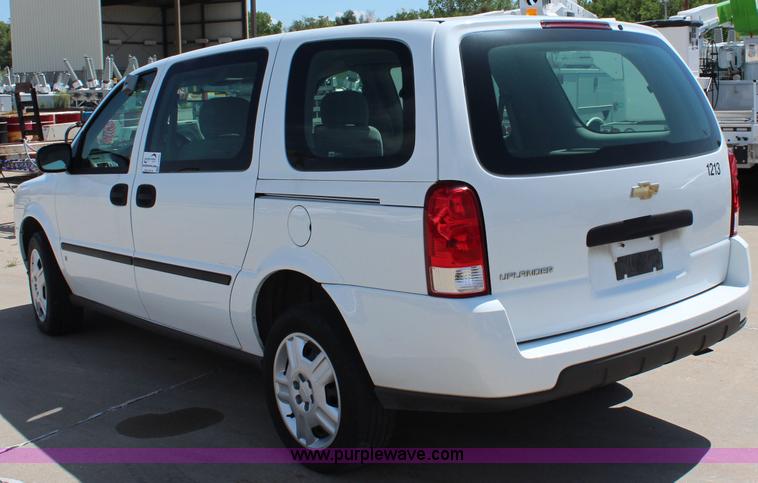 image for item J2020 2006 Chevrolet Uplander cargo van