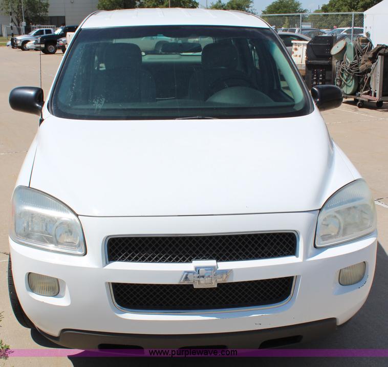 image for item J2020 2006 Chevrolet Uplander cargo van