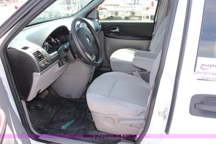 image for item J2020 2006 Chevrolet Uplander cargo van