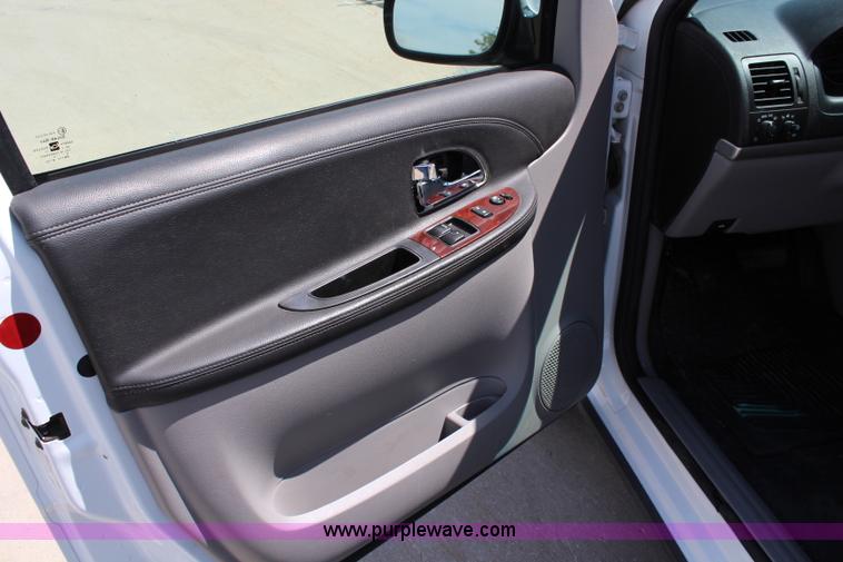 image for item J2020 2006 Chevrolet Uplander cargo van