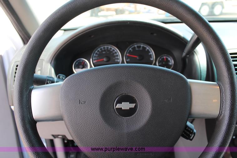 image for item J2020 2006 Chevrolet Uplander cargo van