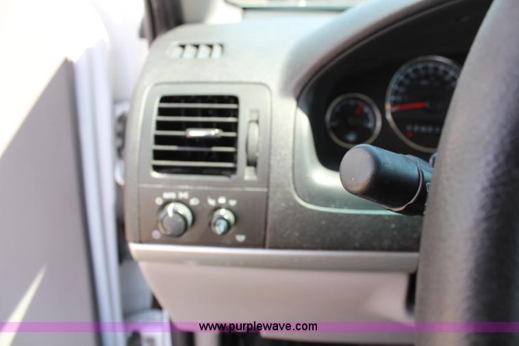 image for item J2020 2006 Chevrolet Uplander cargo van