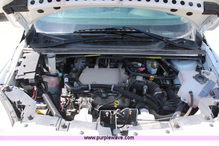 image for item J2020 2006 Chevrolet Uplander cargo van