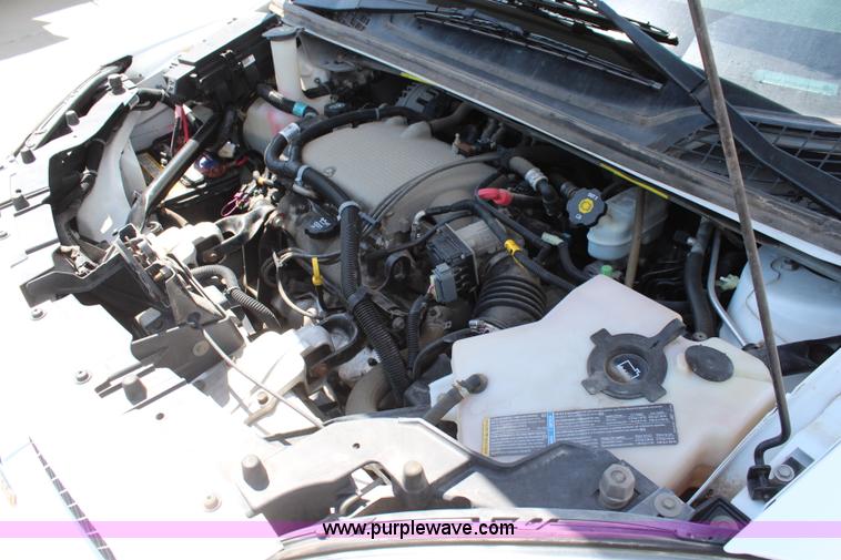 image for item J2020 2006 Chevrolet Uplander cargo van