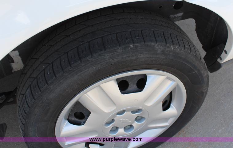 image for item J2020 2006 Chevrolet Uplander cargo van