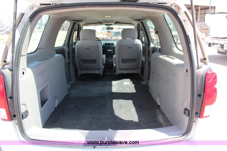 image for item J2020 2006 Chevrolet Uplander cargo van