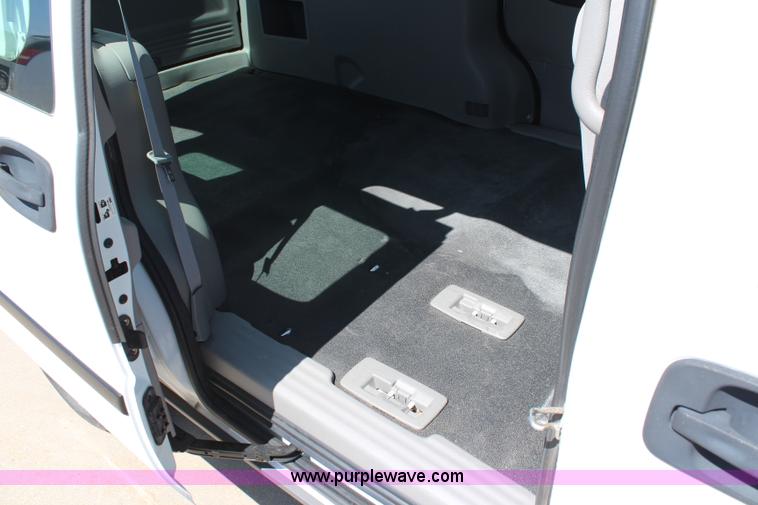 image for item J2020 2006 Chevrolet Uplander cargo van