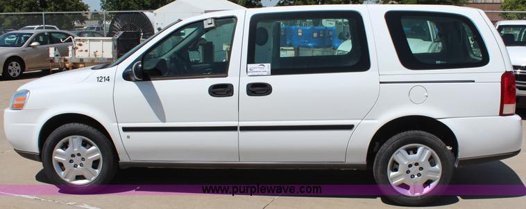 image for item J2021 2006 Chevrolet Uplander cargo van