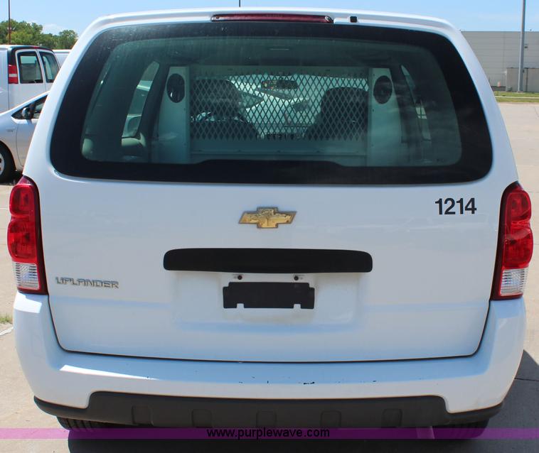 image for item J2021 2006 Chevrolet Uplander cargo van