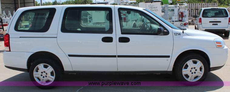 image for item J2021 2006 Chevrolet Uplander cargo van