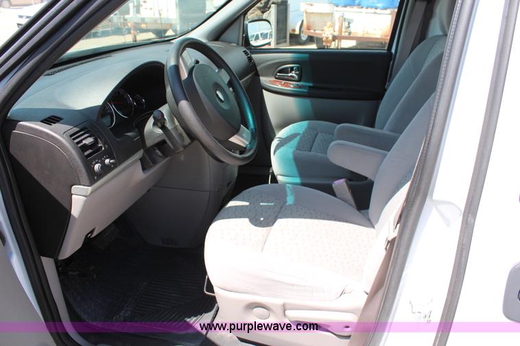 image for item J2021 2006 Chevrolet Uplander cargo van