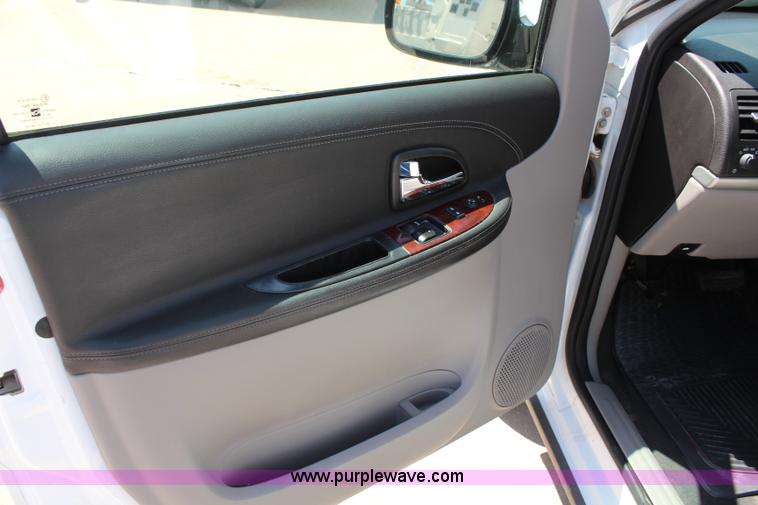 image for item J2021 2006 Chevrolet Uplander cargo van