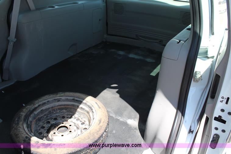 image for item J2021 2006 Chevrolet Uplander cargo van