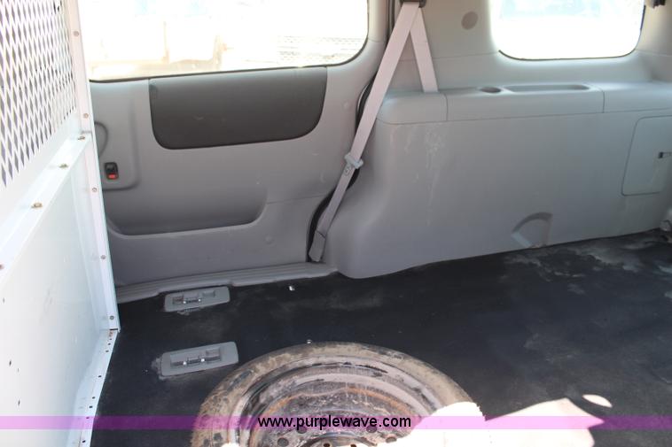 image for item J2021 2006 Chevrolet Uplander cargo van