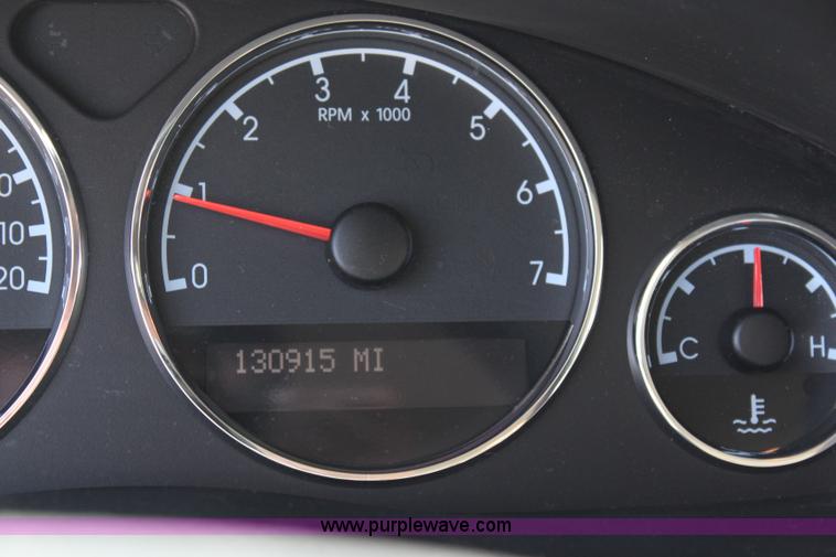 image for item J2021 2006 Chevrolet Uplander cargo van