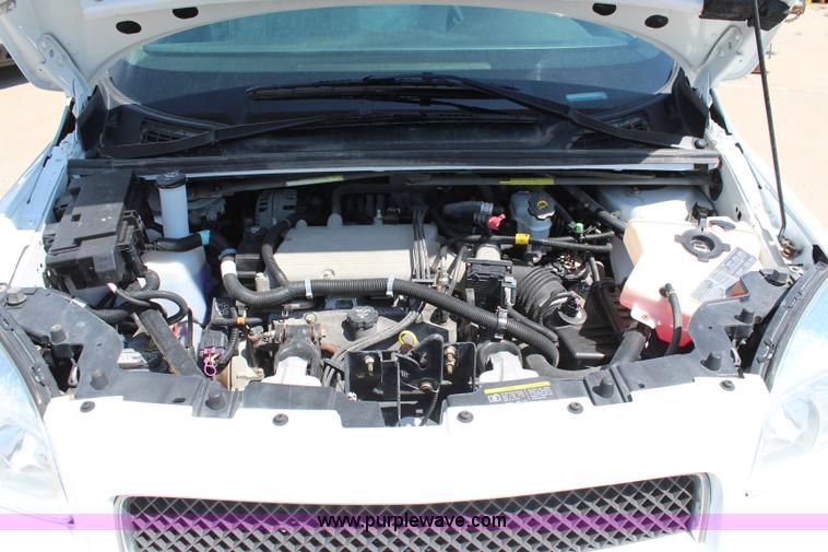 image for item J2021 2006 Chevrolet Uplander cargo van