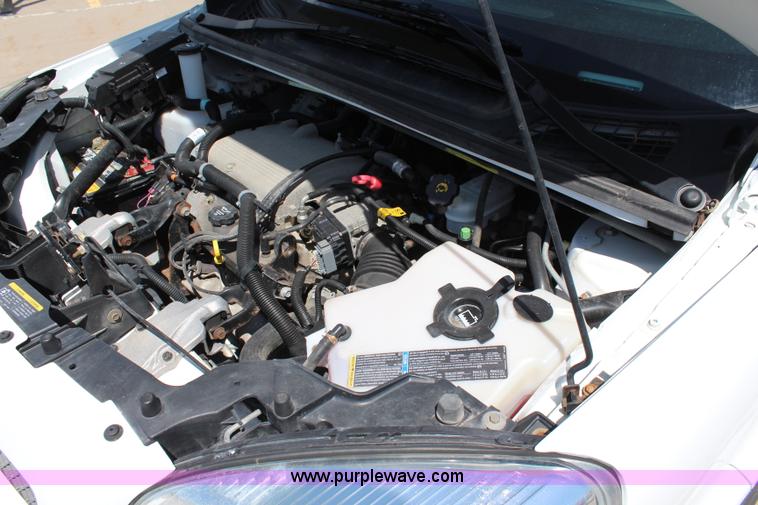 image for item J2021 2006 Chevrolet Uplander cargo van