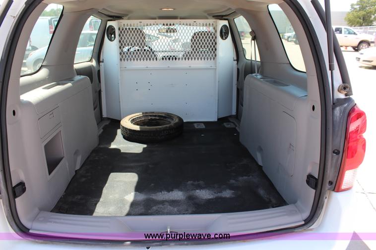 image for item J2021 2006 Chevrolet Uplander cargo van