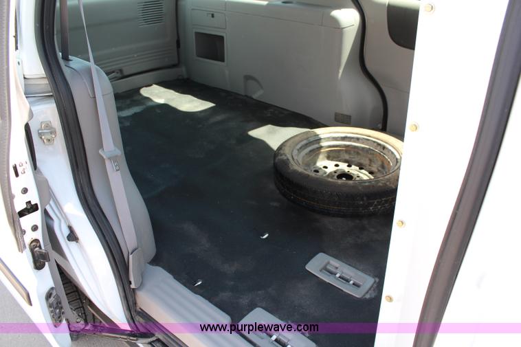 image for item J2021 2006 Chevrolet Uplander cargo van