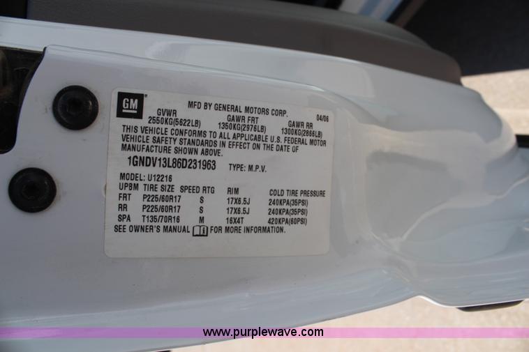 image for item J2021 2006 Chevrolet Uplander cargo van