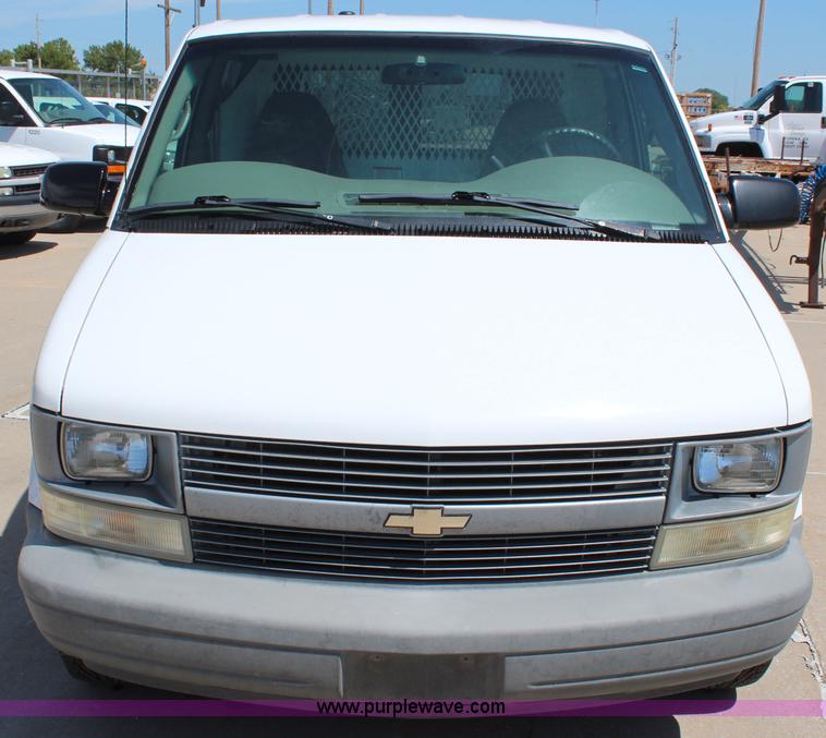 image for item J2022 2005 Chevrolet Astro Cargo van