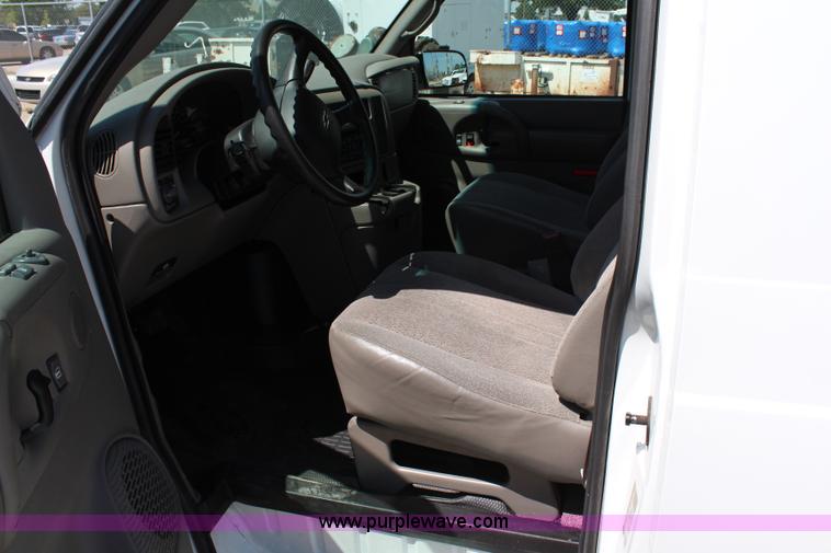 image for item J2022 2005 Chevrolet Astro Cargo van