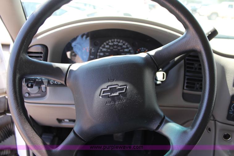 image for item J2022 2005 Chevrolet Astro Cargo van