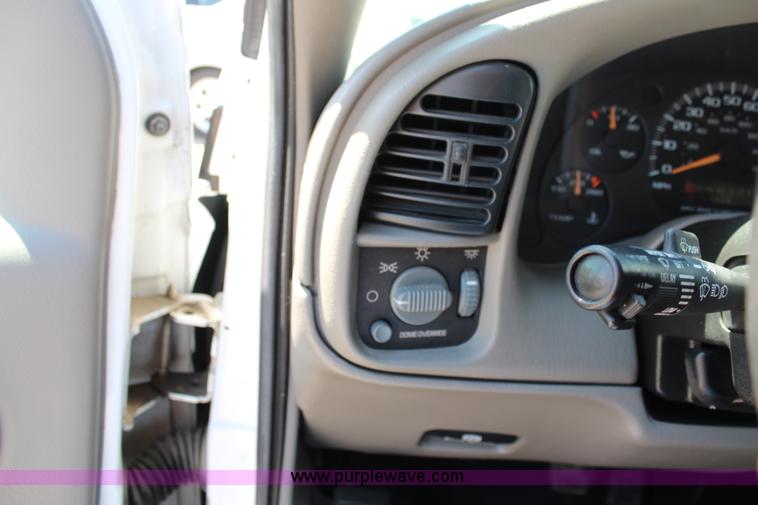 image for item J2022 2005 Chevrolet Astro Cargo van