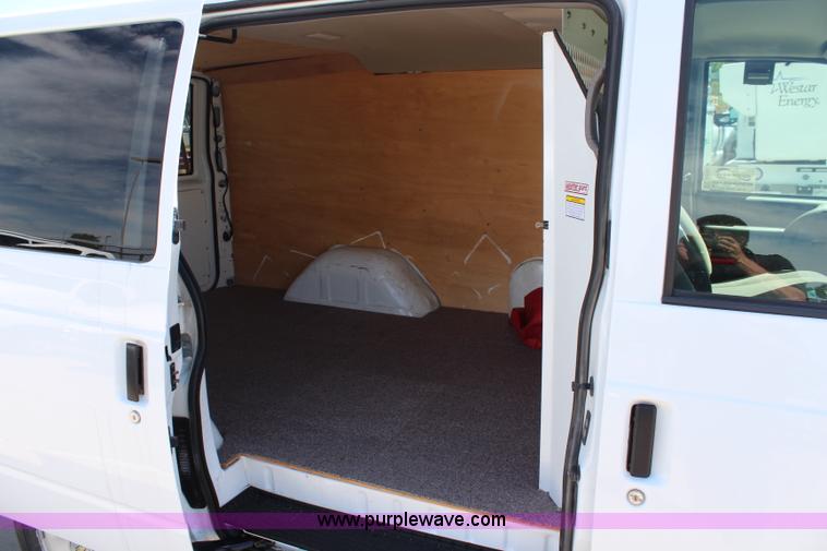 image for item J2022 2005 Chevrolet Astro Cargo van