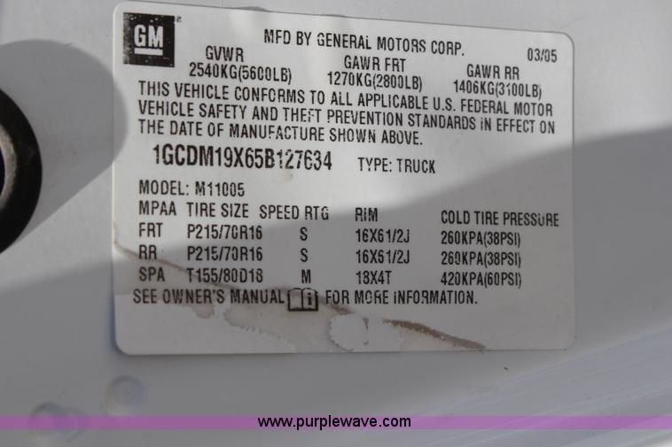 image for item J2022 2005 Chevrolet Astro Cargo van