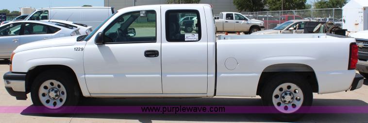 image for item J2043 2006 Chevrolet Silverado 1500 Ext. Cab pickup truck