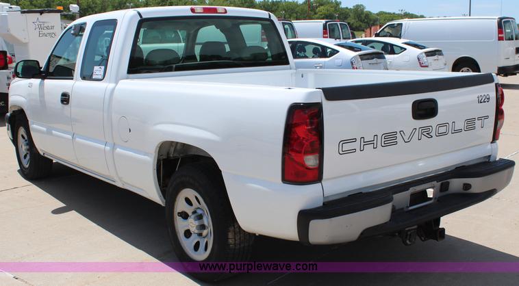 image for item J2043 2006 Chevrolet Silverado 1500 Ext. Cab pickup truck