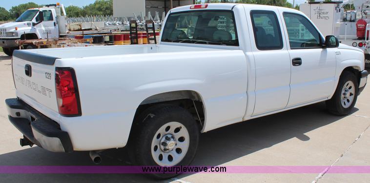 image for item J2043 2006 Chevrolet Silverado 1500 Ext. Cab pickup truck