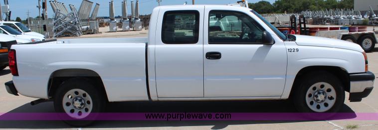 image for item J2043 2006 Chevrolet Silverado 1500 Ext. Cab pickup truck
